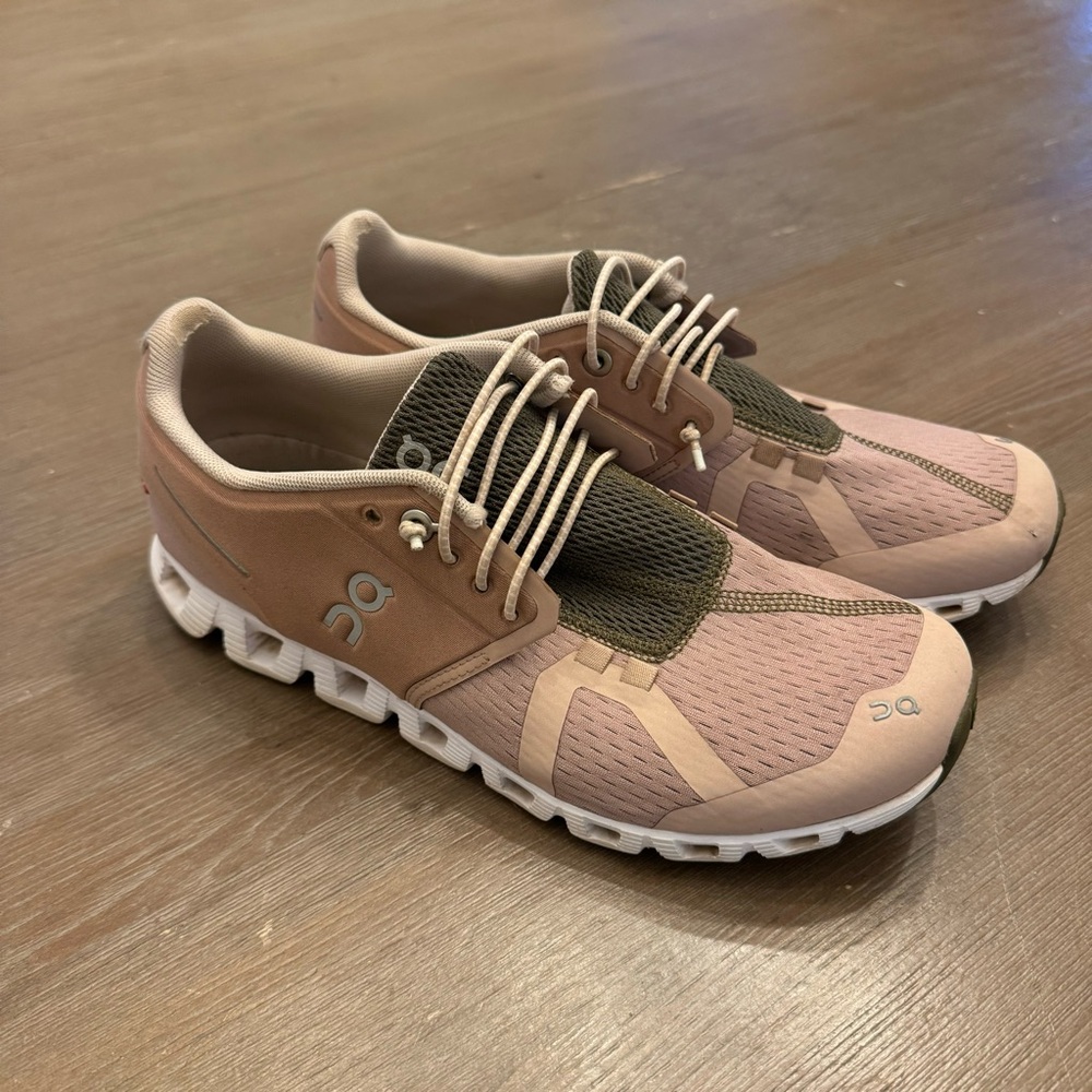 ON Cloud sneakers
